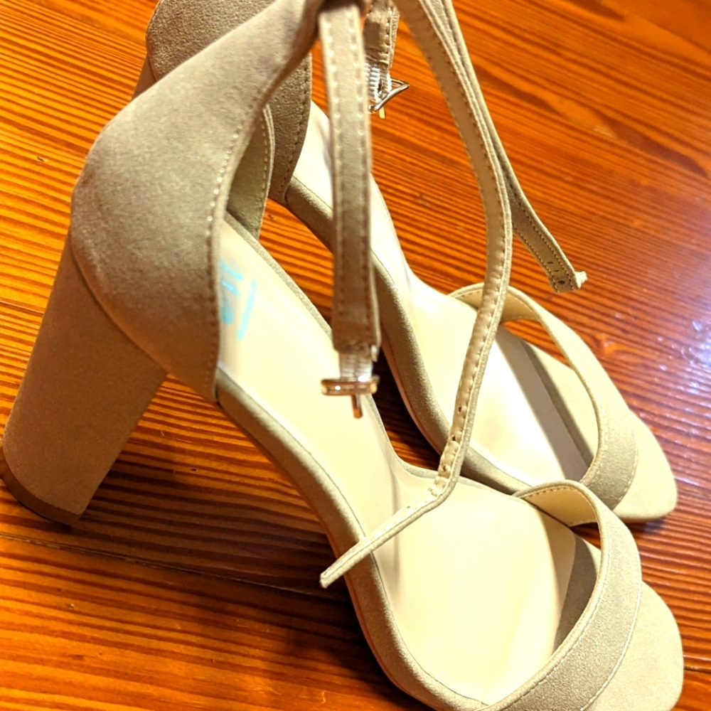 Mint Julep Boutique Shoes Size 9